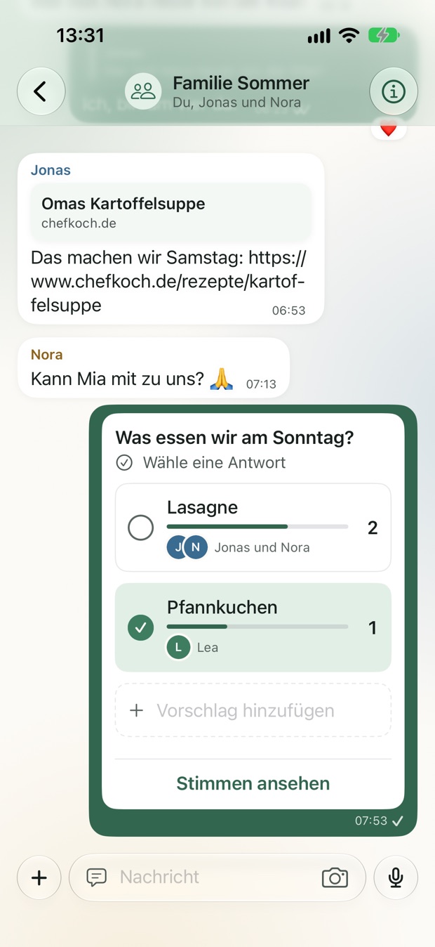Der Chat der Familie Sommer mit einer Umfrage, in der direkt abgestimmt wird.